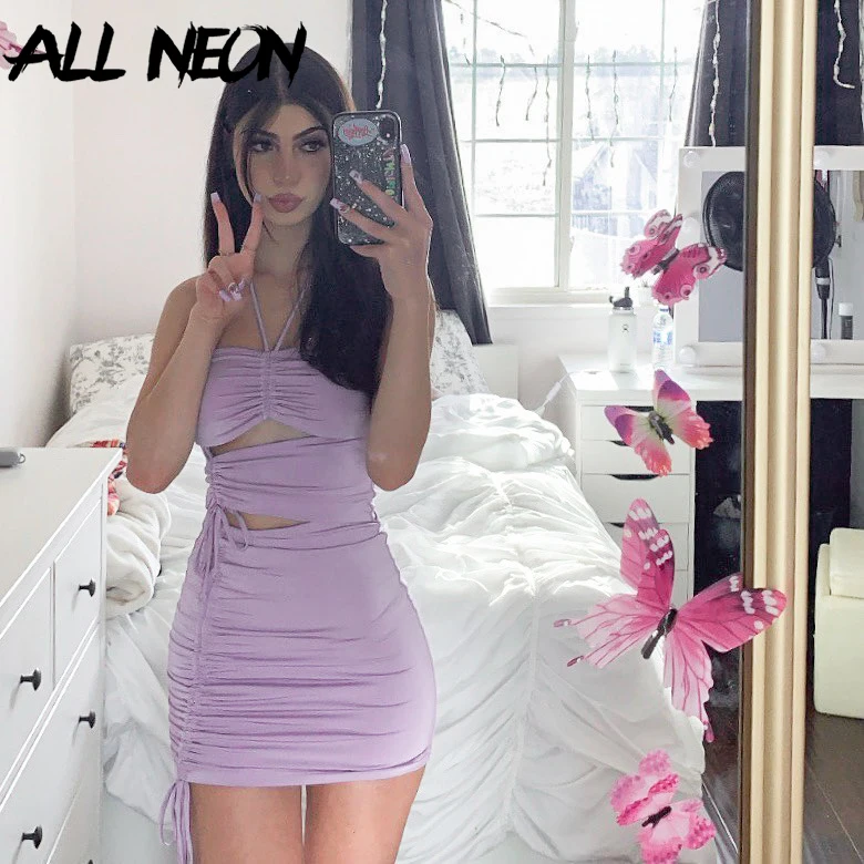 Милое вечернее платье с рюшами ALLNeon E girl лямкой на шее пикантное облегающее