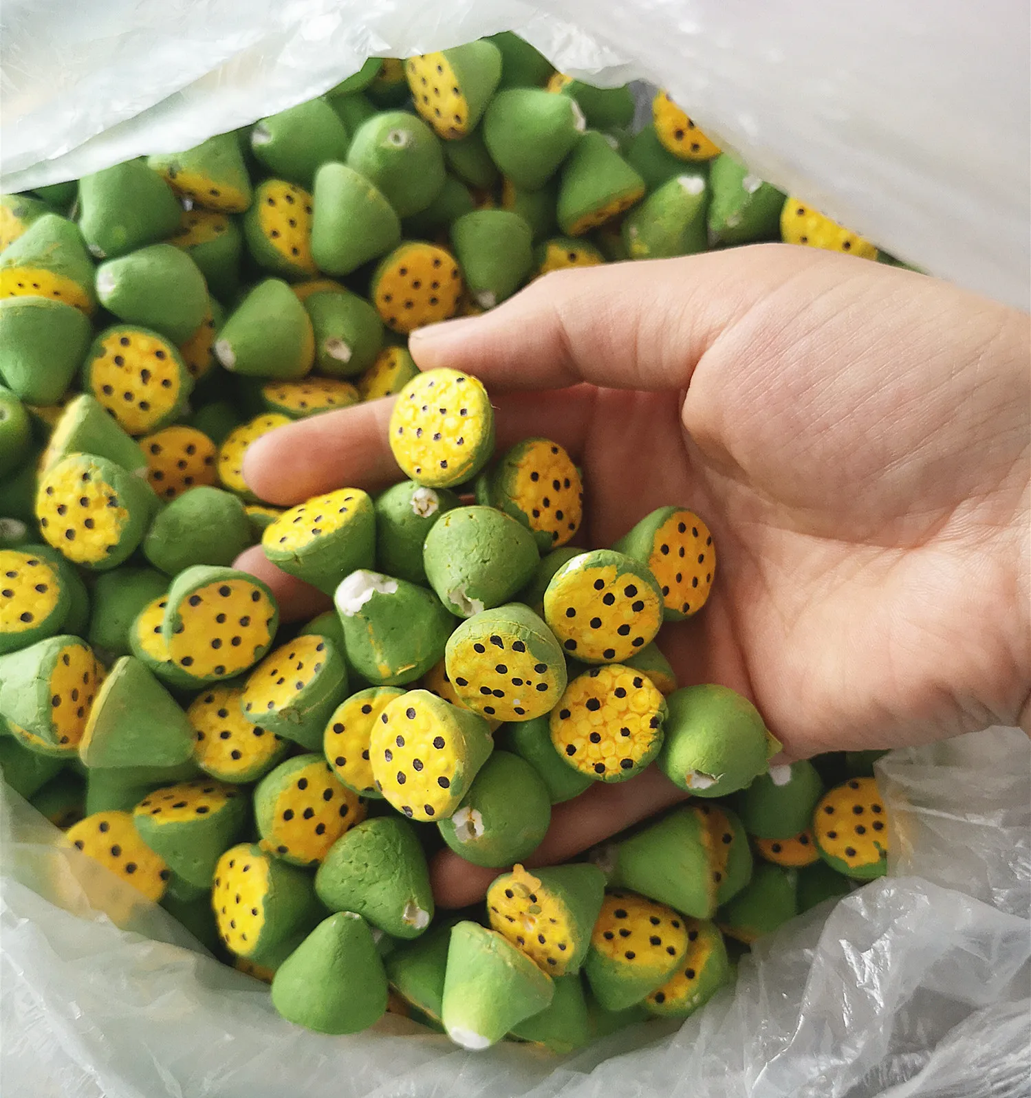 10pcs 2cm/0.78inch Foam Plant Mini Lotus Pod Centers Artificial Flowers