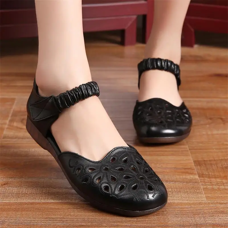 

2019 Summer New Style Genuine Leather Retro Women's Low Heel Flat Velcro Buckle Embroidery Flowers Sandals