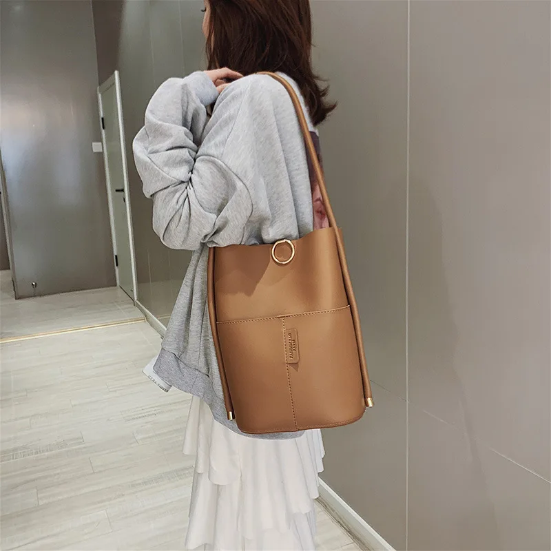 

Women's new 2019 Korean version of 100 simple one-shoulder handbag fashion network celebrity large capacity bucket bag