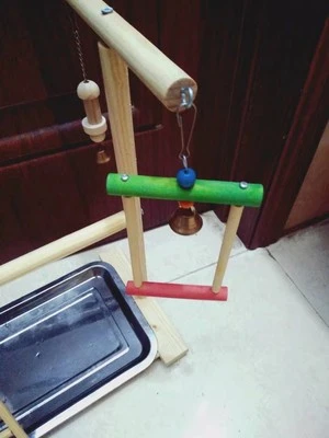 Parrot Playstand с Качели Попугай ноги кольцо цепочка птица стойка для приставки Cockatiel игровая площадка Фидер чашки Деревянный Манеж игровой лоток HW192