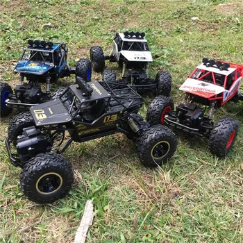 安い 2.4グラムドリフト四輪駆動クライミングオフロード車のおもちゃプラスチックサスペンション衝撃吸収システム草砂浜土壌