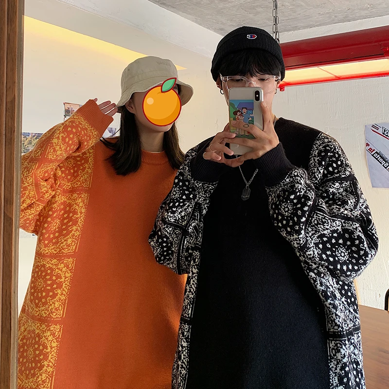 

Couples wear cashew flower round neck casual pullover sweater contrast color stitching trendy jacket for men