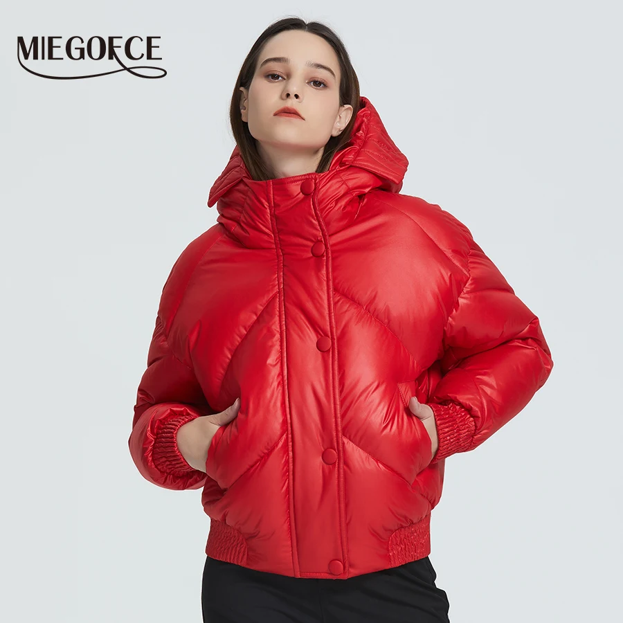 MIEGOFCE дизайн зимнее пальто дутые куртки женская парка утепленная свободного кроя длина до талии с карманами Повседневная Свободная Куртка стойкий воротник с капюшоном