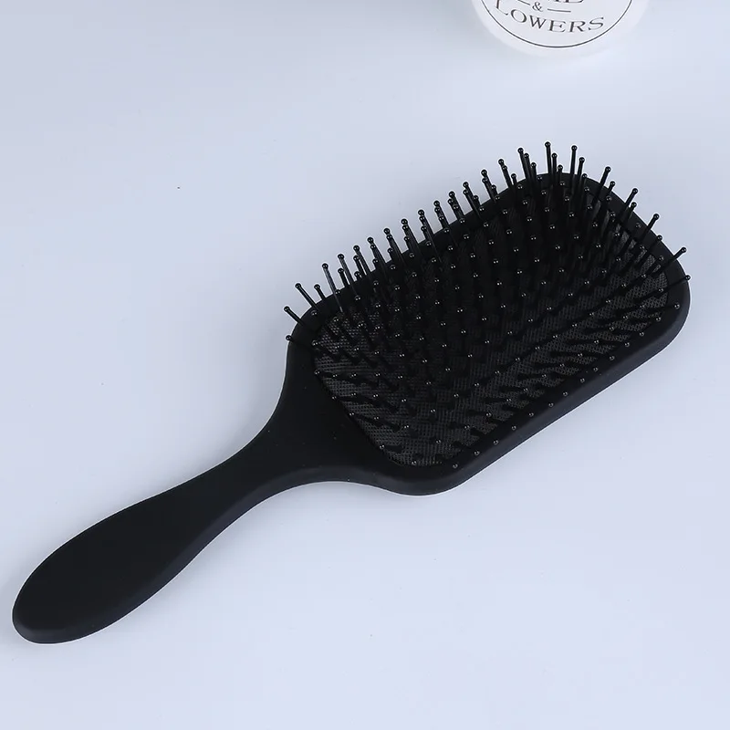 Cool black is specially designed for hot style beauty makeup, portable comb, smooth hair, anti-static plastic head, tt hair styl