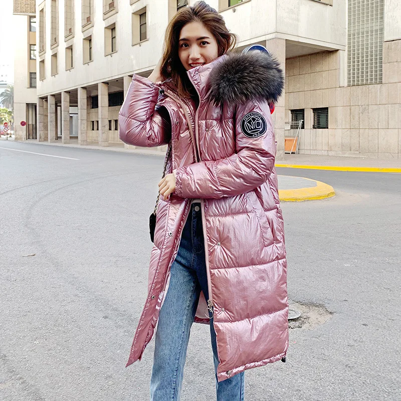 Высокое качество новая зимняя куртка Для женщин утепленные пальто с меховым капюшоном длинное пальто блестящая ткань стильный женский парка пальто
