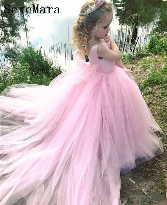 Mooie Roze Baby Meisjes Verjaardag Jurken met Bow Tulle Satin Top Meisjes Eerste Verjaardag Gown Leuke Heilige Kind Party Gown Mooie Roze Baby Meisjes Verjaardag Jurken met Bow Tulle Satin Top Meisjes Eerste Verjaardag Gown Leuke Heilige Kind Party Gown