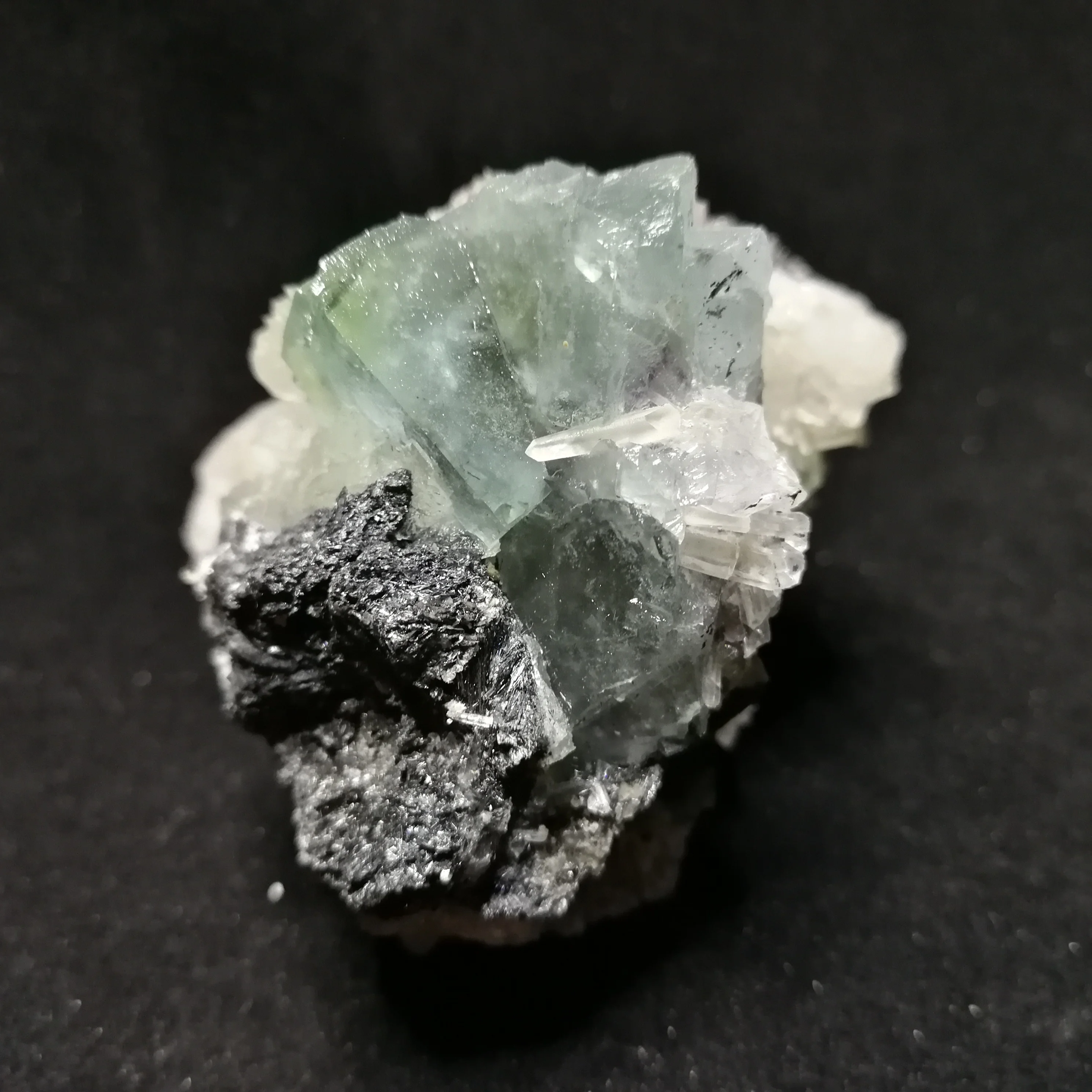 

237.7gNatural dark purple fluorite, crystal mineral crystal specimen