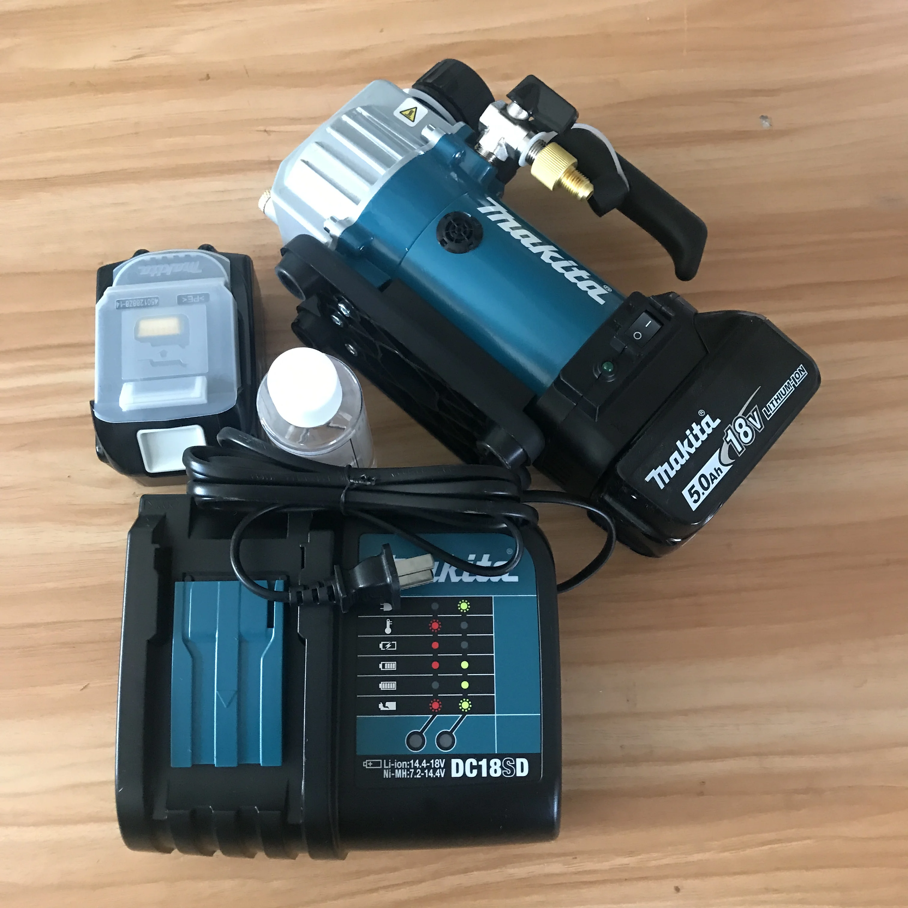Вакуумный насос MaCharger DVP180 поворотный дисковый для лабораторного кондиционера с
