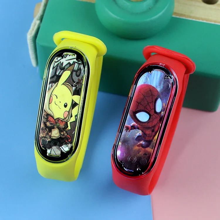 Pulsera de dibujos animados para niños y niñas, reloj electrónico de superhéroes con luz LED blanca, regalo infantil