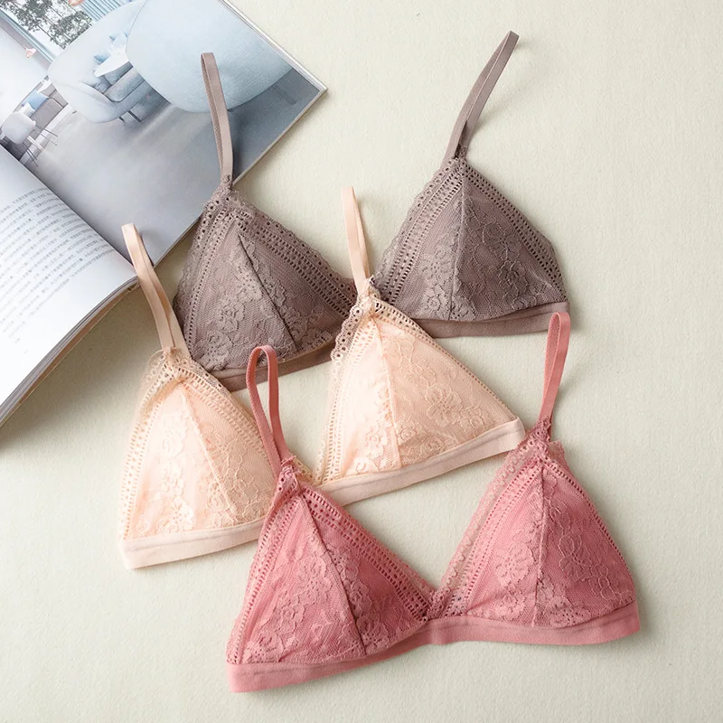 French Style Sexy Padded Lace Bralette Top For Woman Wire Free Seamless Adjusted Brassiere Lingerie Deep V Lace Bras