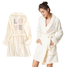 Новые Зимние коралловые флисовые халаты для женщин размера плюс, Милая Ночная рубашка с длинным рукавом, Фланелевое теплое кимоно, белый банный халат для женщин