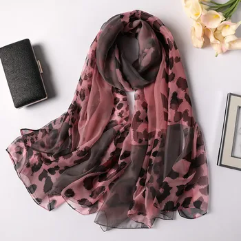 Soft Yarn Leopard Print Scarf