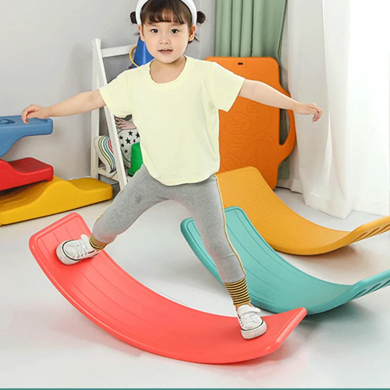 Outdoor Curved Wobble seesaw Kids Plate Board Balance Seesaw For Toys | Спорт и развлечения