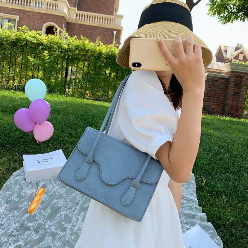 

Female bag Korean version of the new net red crocodile pattern small square bag female summer wild square embossed ladies bag