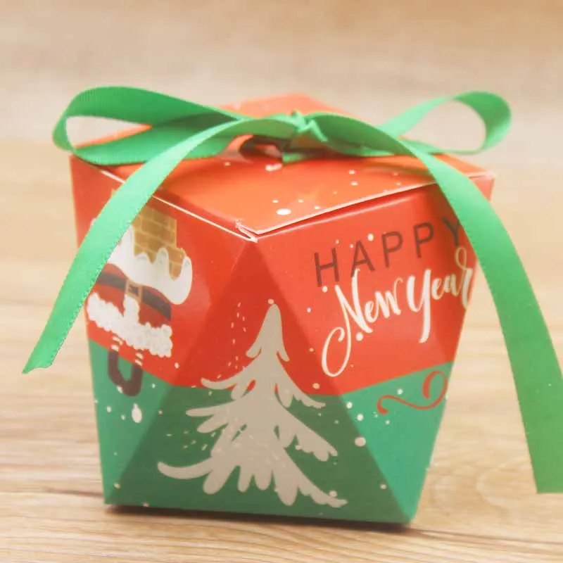 

Hot sale new 5.5x5.5x6cm 5pcs/10pcs merry christmas wedding candy red color with green ribbon Diamond style tree cute box