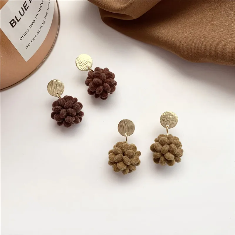 

S925 Silver Needle South Korea Elegant Simple Winter Retro Flocked Plush Ball Ear Stud Trendy Style Furry Ball Earrings Women's