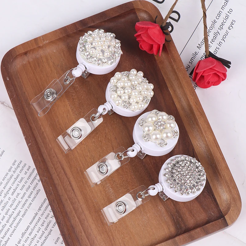Новинка, модные стразы, перламутровый держатель для студенческих удостоверений личности, 1 шт., высокое качество, акриловый выдвижной значок медсестры