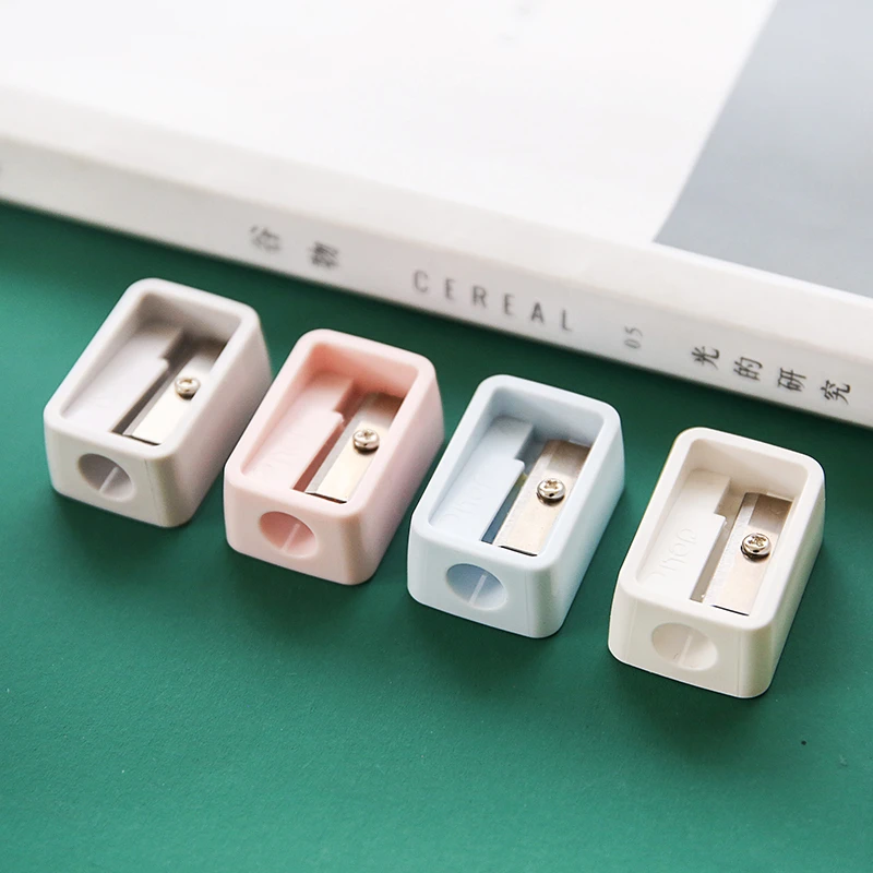 3pcs Color al Azar Uteruik Mini Manual Pencil Sharpener Hand Portable Desktop Tool /Útiles Escolares para Estudiantes