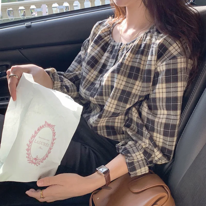 

2020 New Style South Korea INS Retro Simple Autumn Versatile Loose Buckle round Neck Plaid Long-sleeved Shirt Female