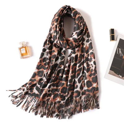 Fashion Cashmere Leopard Scarf For Women Tassel Shawl Double Faced Soft Pashmina Hijab Winter Warm Scarf Blanket Red Camel Green - Цвет: 13