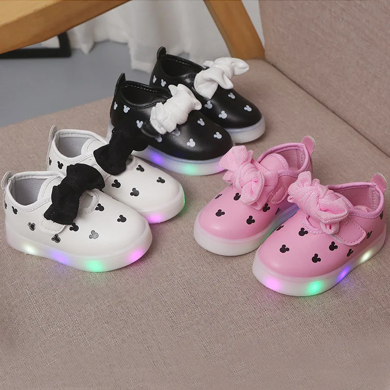 

Fashion Girls Shoes Children Skatse Shoes LED Light Shoes Anti-Slippery Breathtable Casual Skates Shoes For Children Autumn 2020