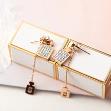 Из нержавеющей стали для духов бутылка серьги гвоздики для женщин кубического циркония письмо 5 кисточкой серьги свадебные серьги ювелирные изделия Z105