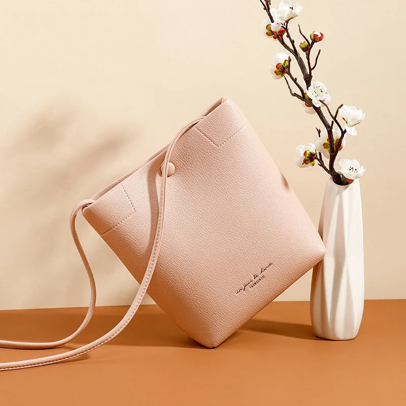

2020 New Bucket Bag Ms Light Small Fresh Shoulder Bags Messenger Bag Korean Version Fashion Simplicity Texture Soft Skin Casual
