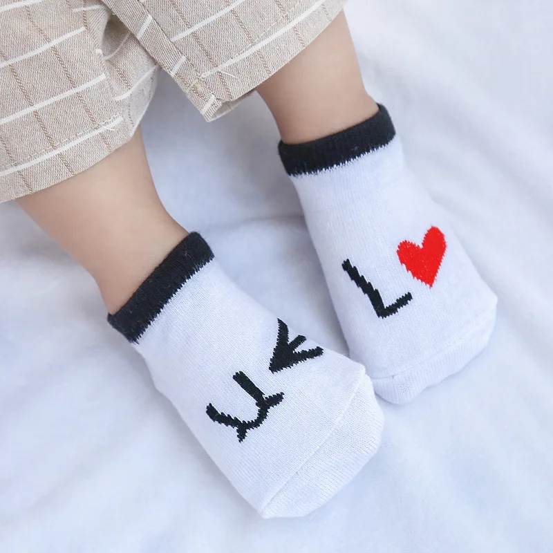 Асимметричные хлопковые носки-башмачки с героями мультфильмов партия носков-башмачков с нескользящей резиновой подошвой носки унисекс детские Нескользящие носки для новорожденных мальчиков и девочек - Цвет: Asymmetric love