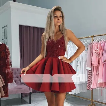 

Burgundy 2019 Homecoming Dresses A-line V-neck Appliques Beaded Tiered Short Mini Cocktail Dresses
