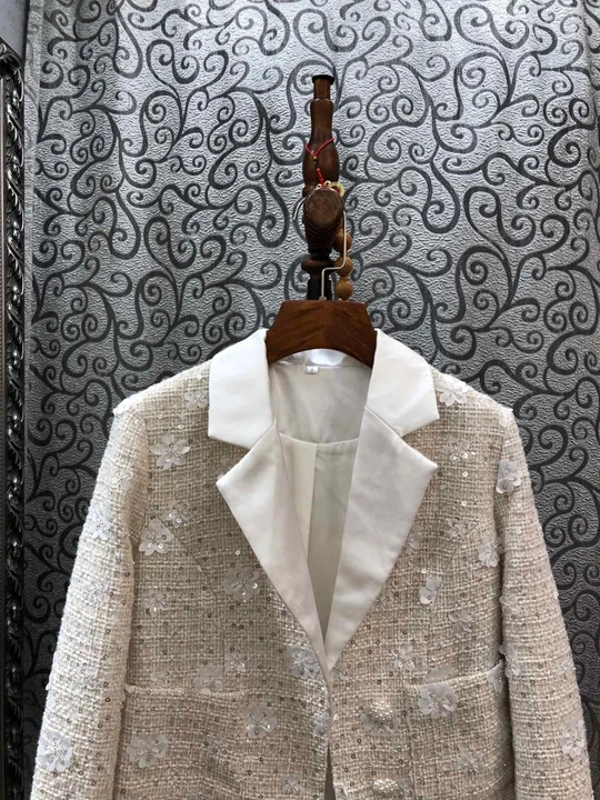 The new autumn and winter women's lapel wool coat three-dimensional flower beads 1007