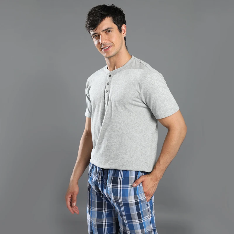 Men's Stylish Hombre Short-Sleeve Loose Sleepwear Set Model Display 2