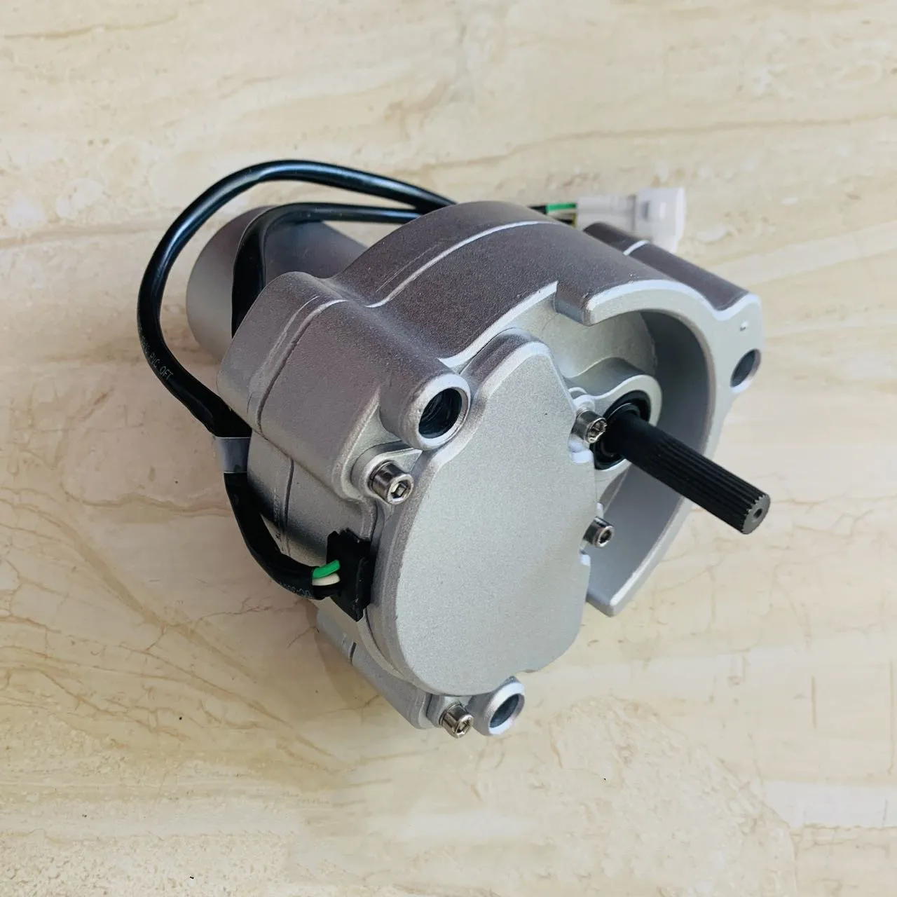 YN2406U197F4 YN2406U197F3 Throttle Accelerator Motor Governor Assembly for Kobelco Excavator SK120-3 SK120-5 SK200-3 SK200-5