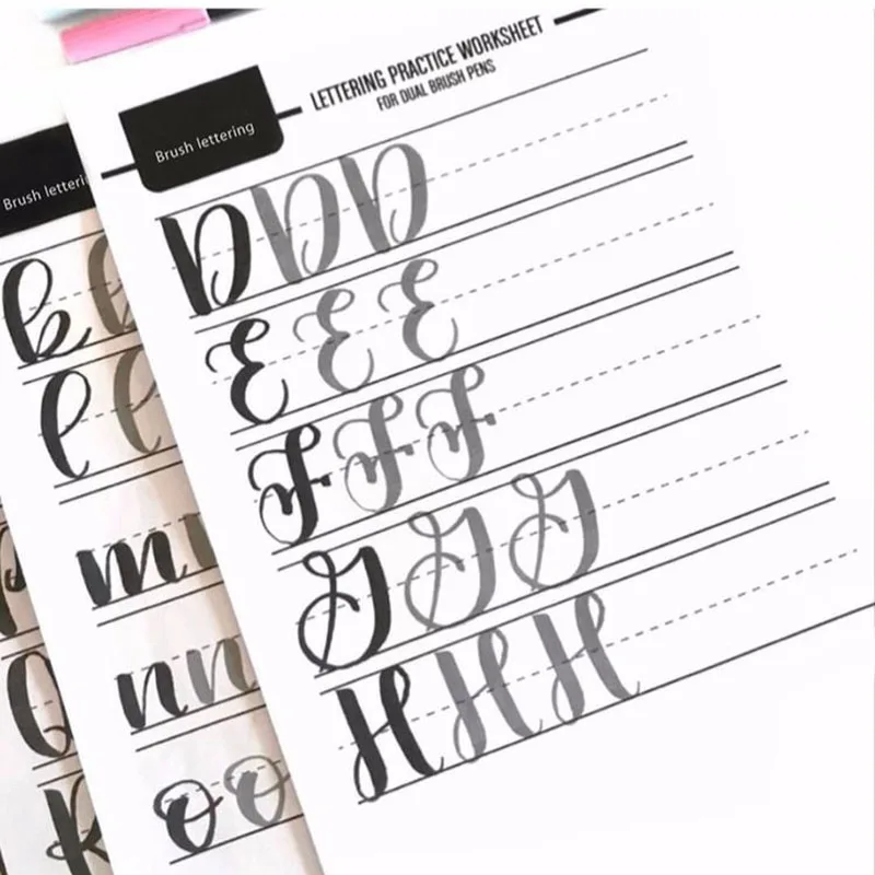 Fuente artística en inglés, cuaderno de ejercicios, Italics Regular se puede usar en varias ocasiones, práctica de letras de fuente, cuaderno Italic para estudiantes