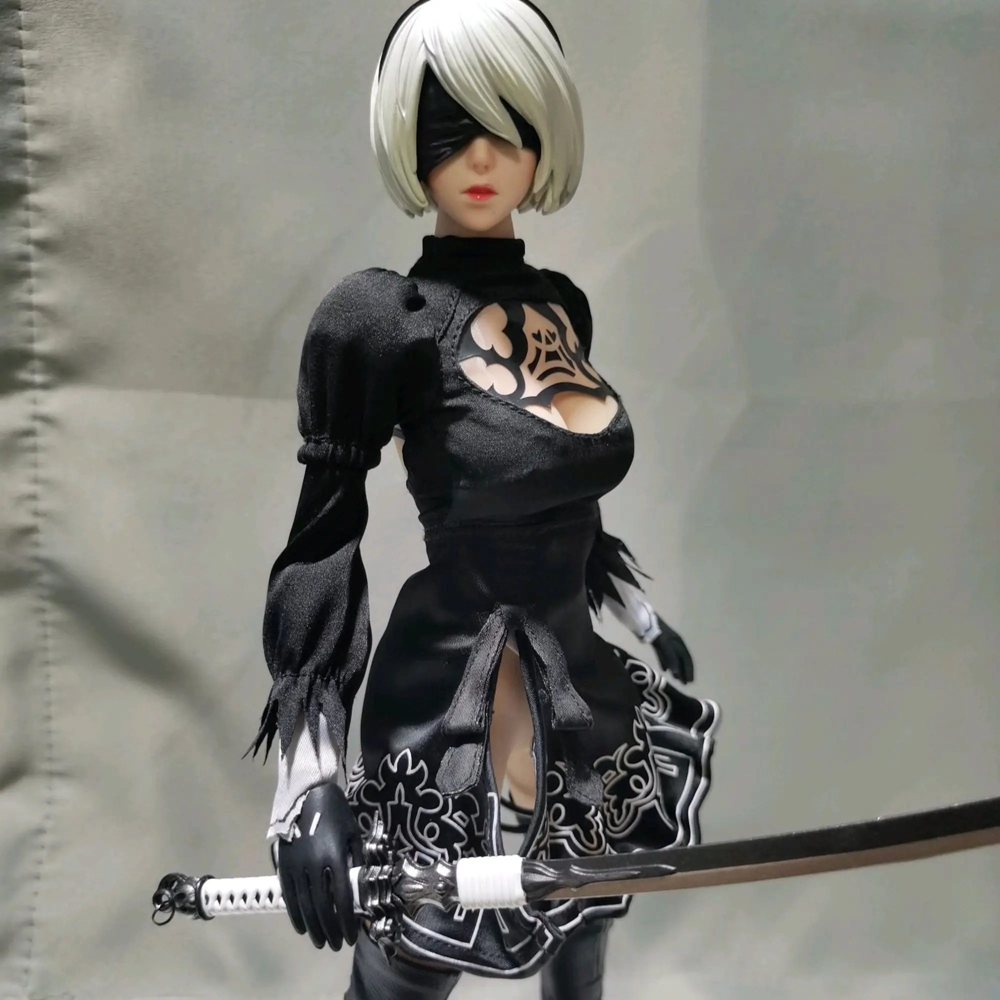 2B フィギュア 黒衣装 刀付き 1/6 シームレス 2B フィギュア 黒衣装 刀