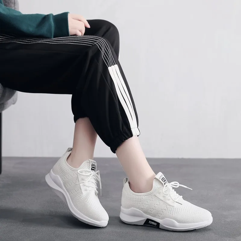 

Mesh Fabric Casual Sports Shoes Lace-up Breathable Anti-slip Light And Comfortable