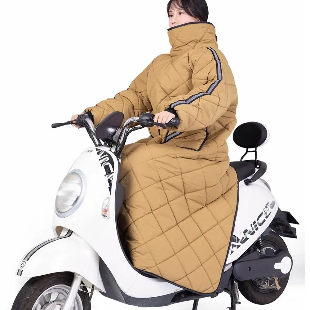 Скутер защита. Чехол от дождя для скутера. Защита на скутер. Одеяло мотоциклетное. Мопеды с защитой от ветра Турция.