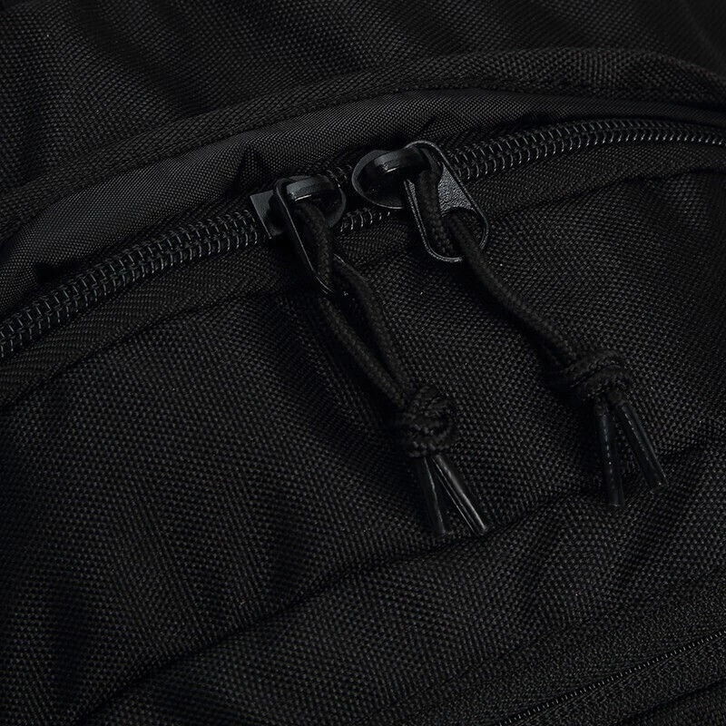 세련되고 내구성 있는 Converse STRAIGHT EDGE BACKPACK으로 스타일과 편안함을 모두 갖춘 백팩을 경험하세요.