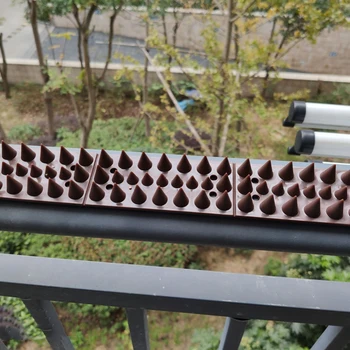 

2Pcs Bird Spike Wild Cat Fence Spikes, Yard Anti-Climbing Security Control Outdoor Fence Plastic