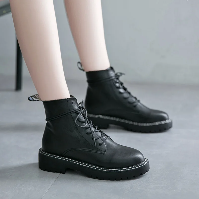 Bootee/ женские ботинки на низком каблуке; ботинки черного цвета; женские Ботинки Martin; женские ботинки до середины икры на шнуровке с круглым носком на резиновой подошве