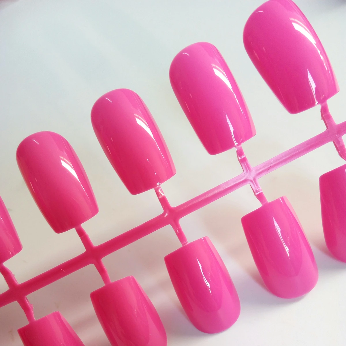 

Shiny Bright Pink False Nails Long Artificial Fake Nails Fingernails For Lady Press On Nail 24 pcs 006L