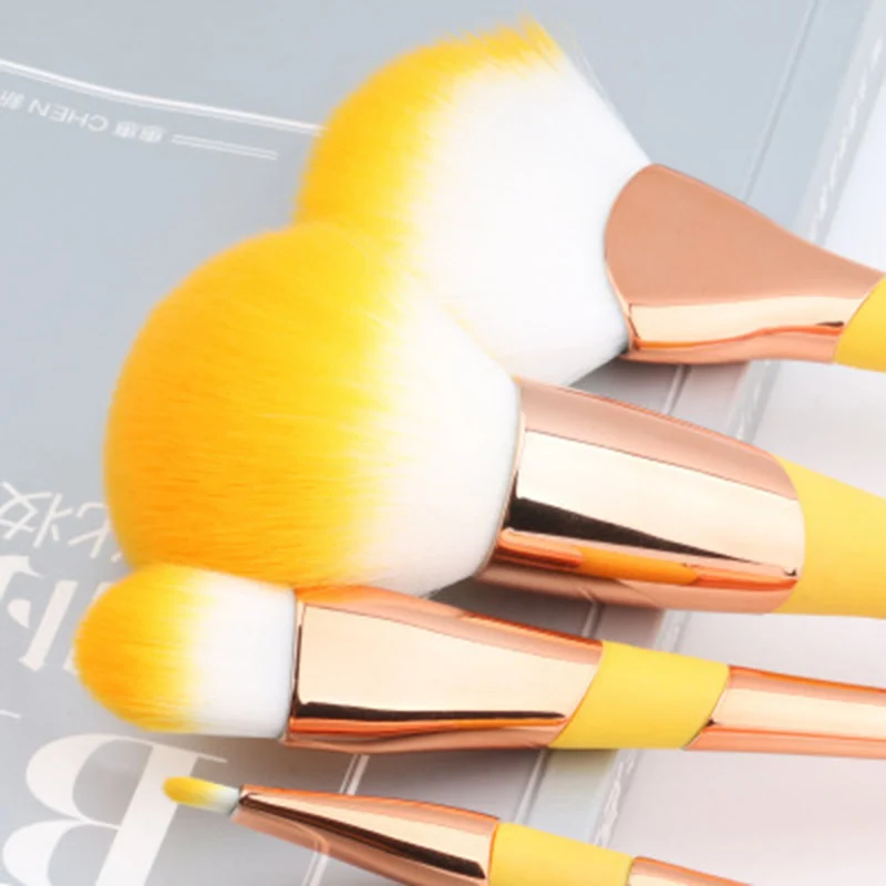 8Pcs/set Makeup Brushes Plastic Handle Premium Synthetic Makeup Brush Set Kit for Blending Foundation Powder Brush Eyeshadow M3