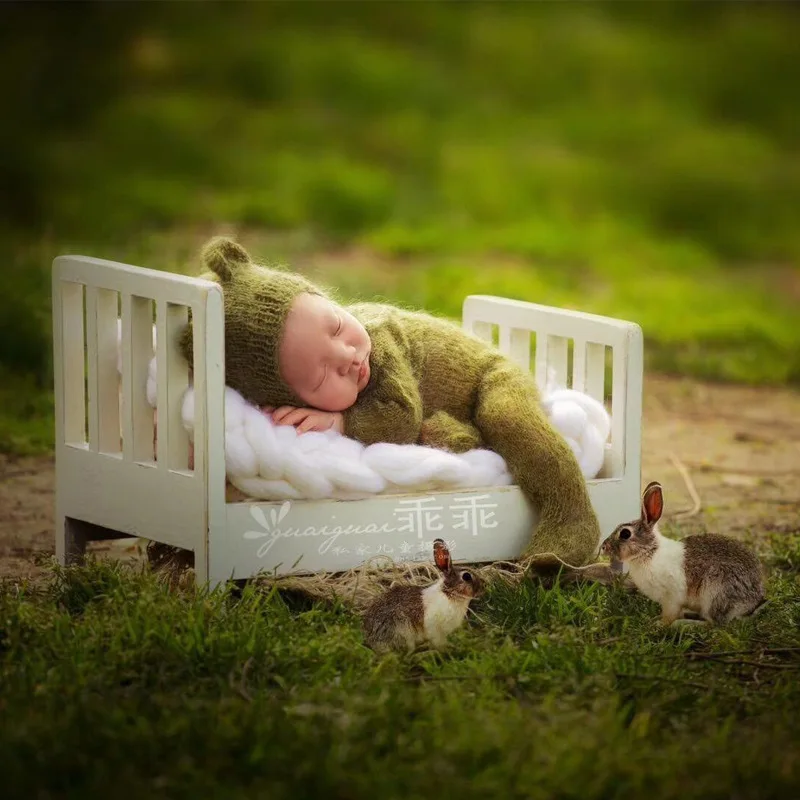 

Newborns Photography Baby Photo Shoot Infant Baptism Studio Children Filming Props Retro Wood Small Bed