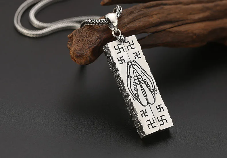 11273331377_1886861696