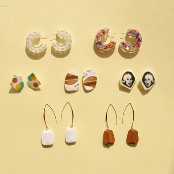 

AOMU 2020 New Korean Colorful Irregular Acrylic Geometric C Shape Imitation Pearl Earrings Retro Wooden Earrings Jewelry Gifts