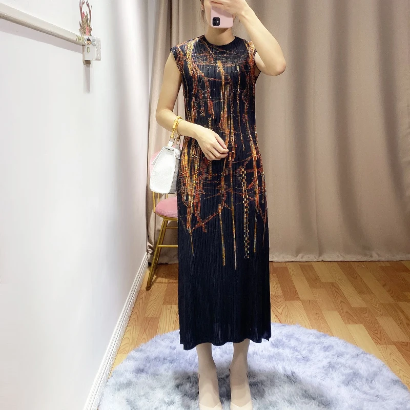 Spring and Summer MIYAKE pleated printed dress round neck sleeveless slim long section pleats dresses free shipping