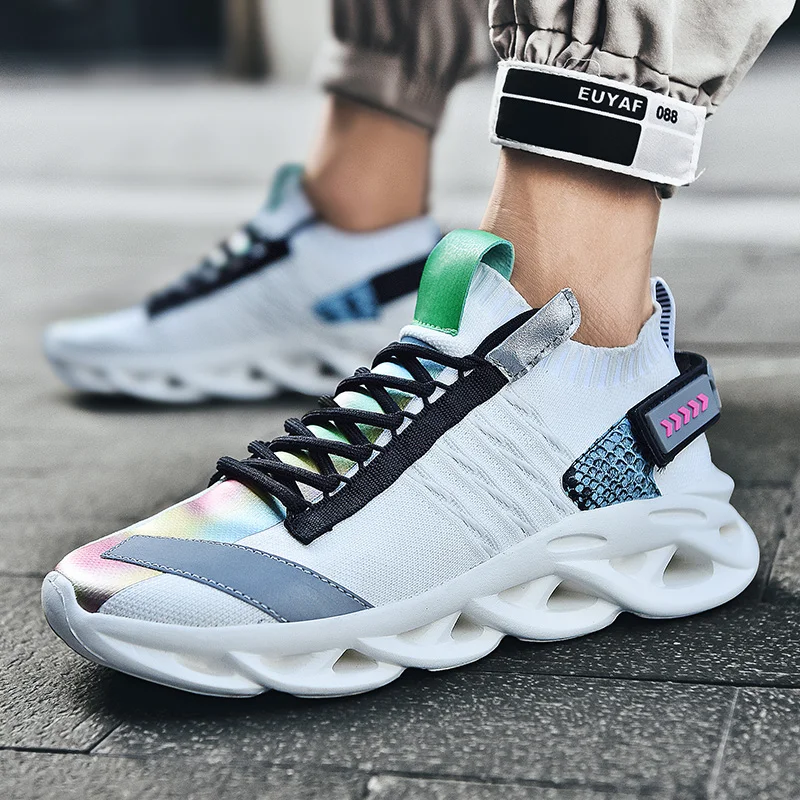 

2020 Light Weight Men Walking Shoes Outdoor Anti Slip Training Sport Sneakers White Black Big Size 39-46 Luxury Running Shoes