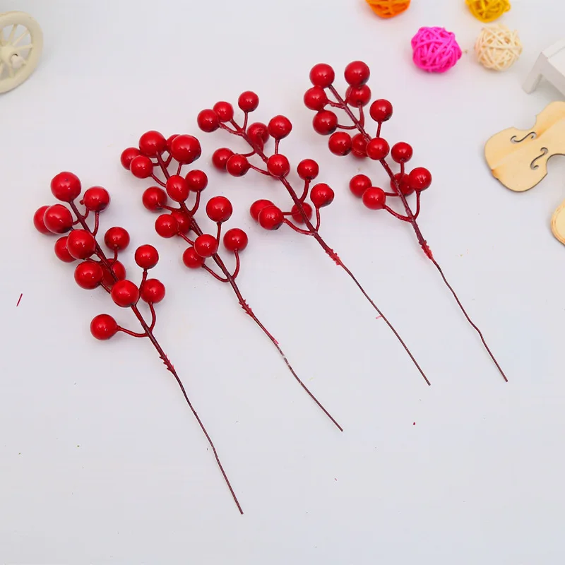 

6pcs/bag Christmas Crafts Red Fruit Cuttings Simulation Foam Berries 14 Red Small Fruit Christmas Decorations