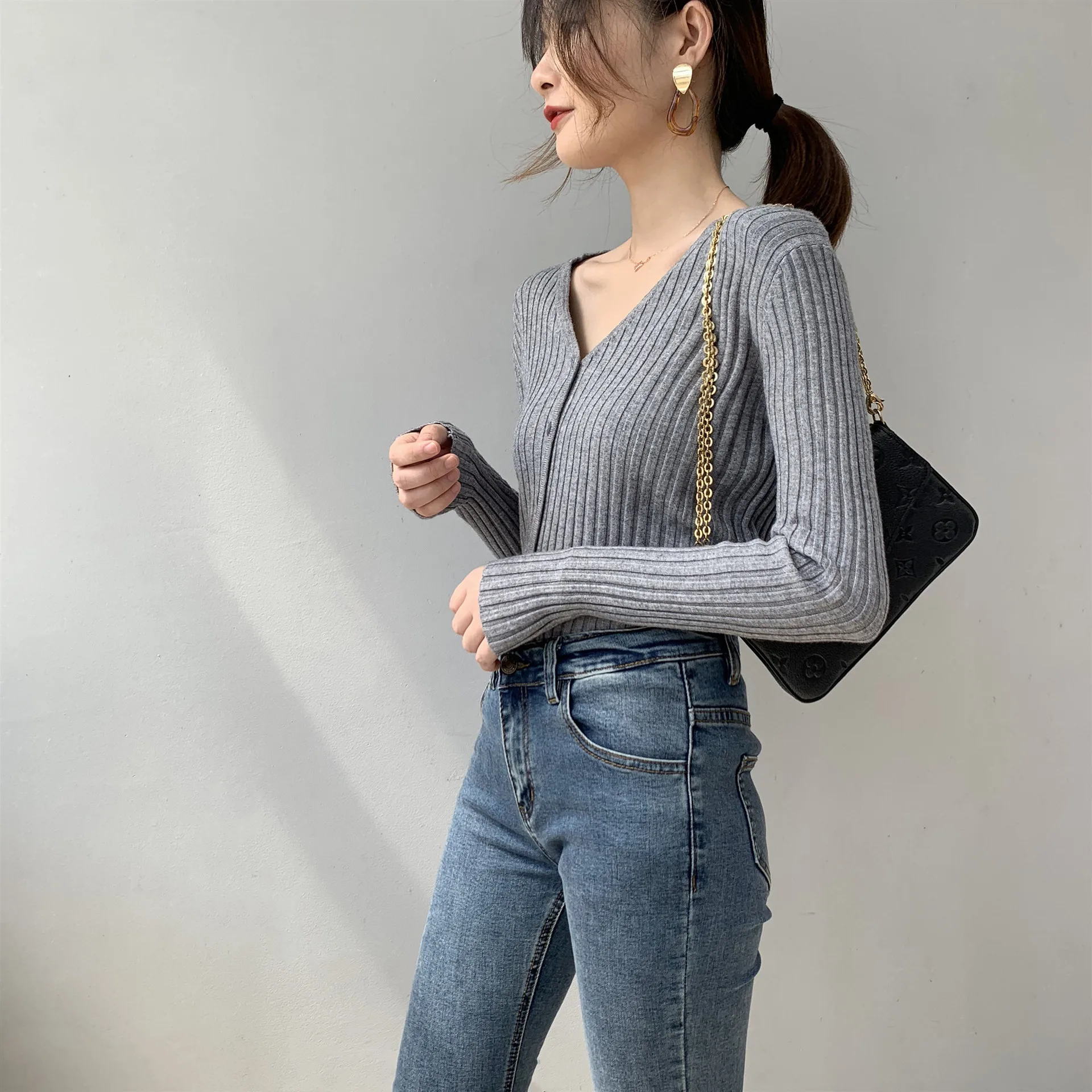 INNASOFAN Knitted sweater Women Autumn Spring long-sleeved cardigan Euro-American fashion chic elegant V-collar solid sweater