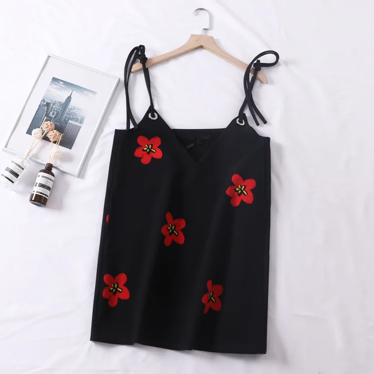 

A Generation of Black And White with Pattern Strapped Dress 2019 Winter New Style Red Flower V-neck A- line Dress Entity